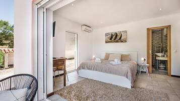 Fer et planche Ă repasser, Wi-Fi, draps fournis