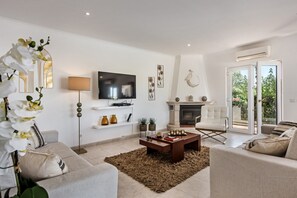 TV, ping pong - Holiday Home “Beautiful Algarve Villa” with Private Heated Pool (Loulé)