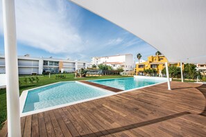 Pool - Holiday Home 'Lovely Modern Apartment with Pool' with Shared Pool, Wi-Fi and Air Conditioning (Albufeira)