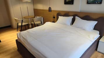 Deluxe Room | Desk, laptop workspace, free WiFi