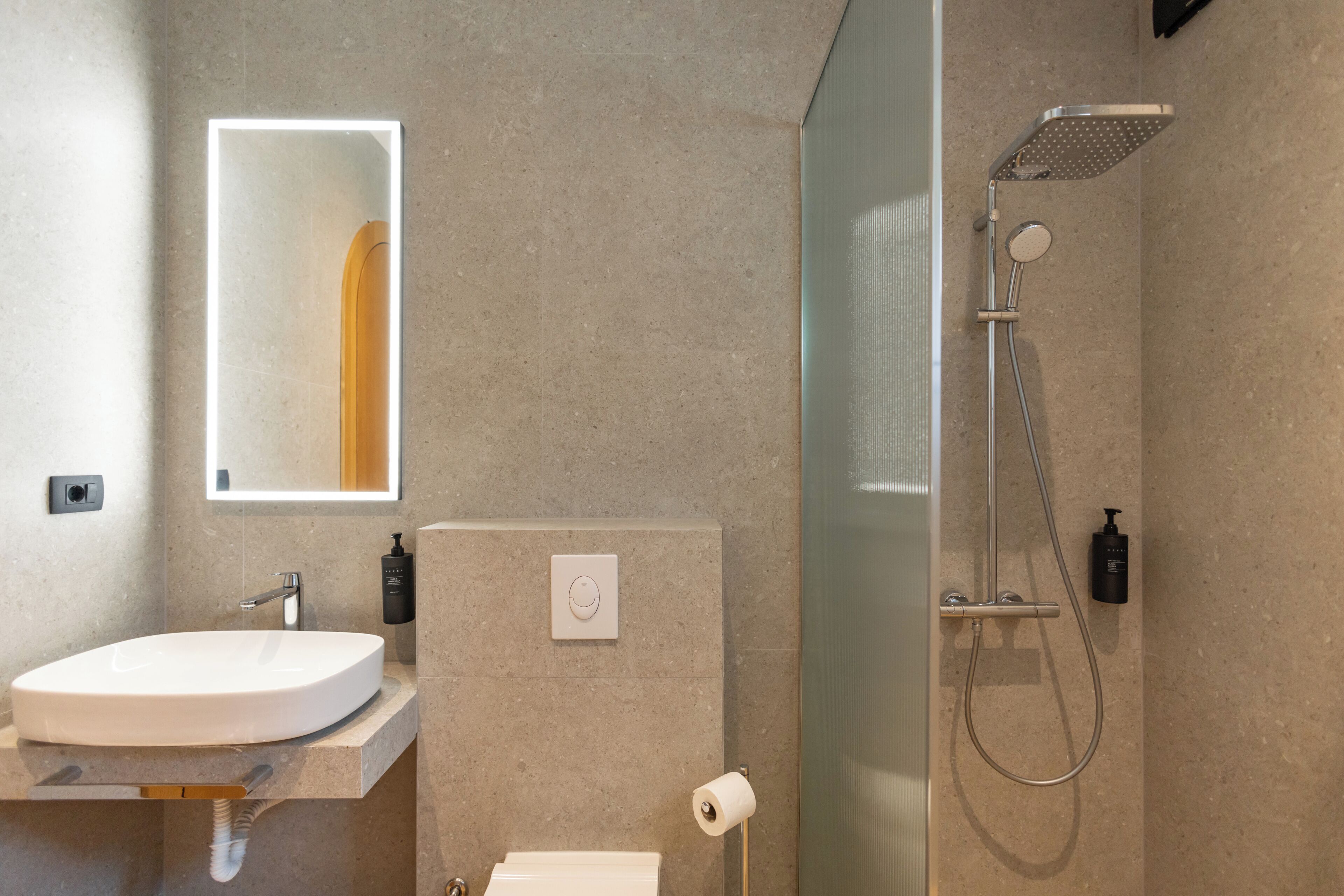 Classic Room | Bathroom
