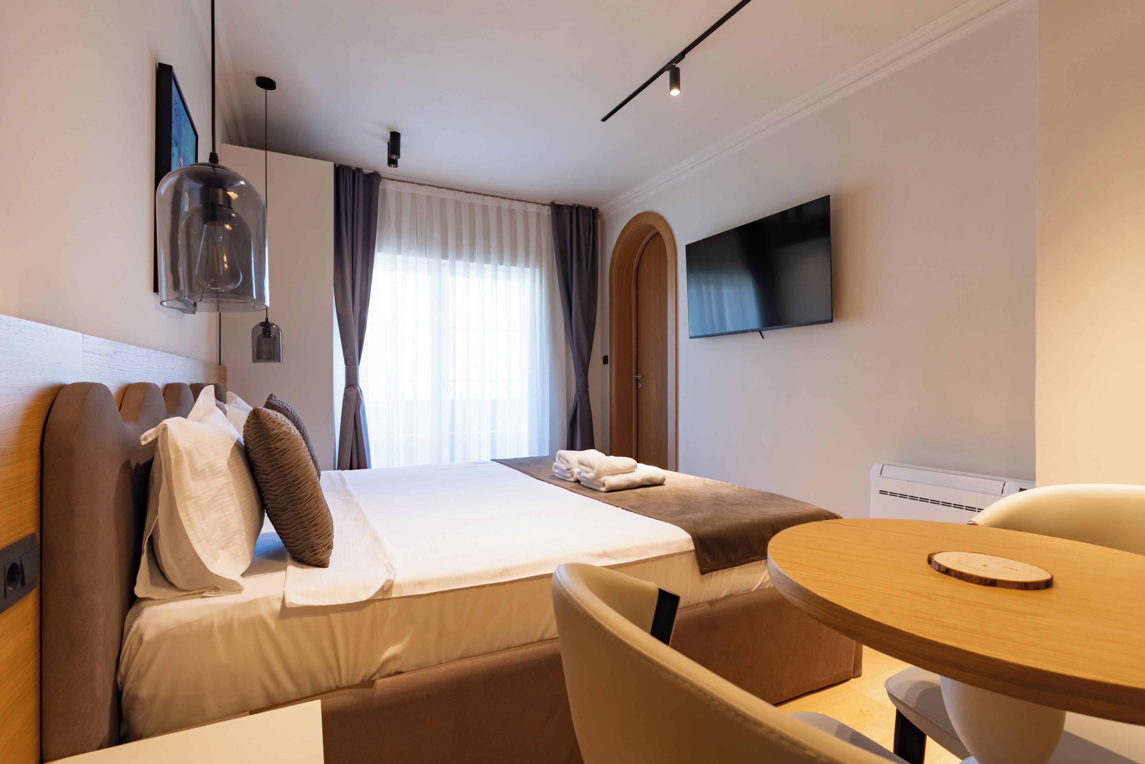 Deluxe Room | Television