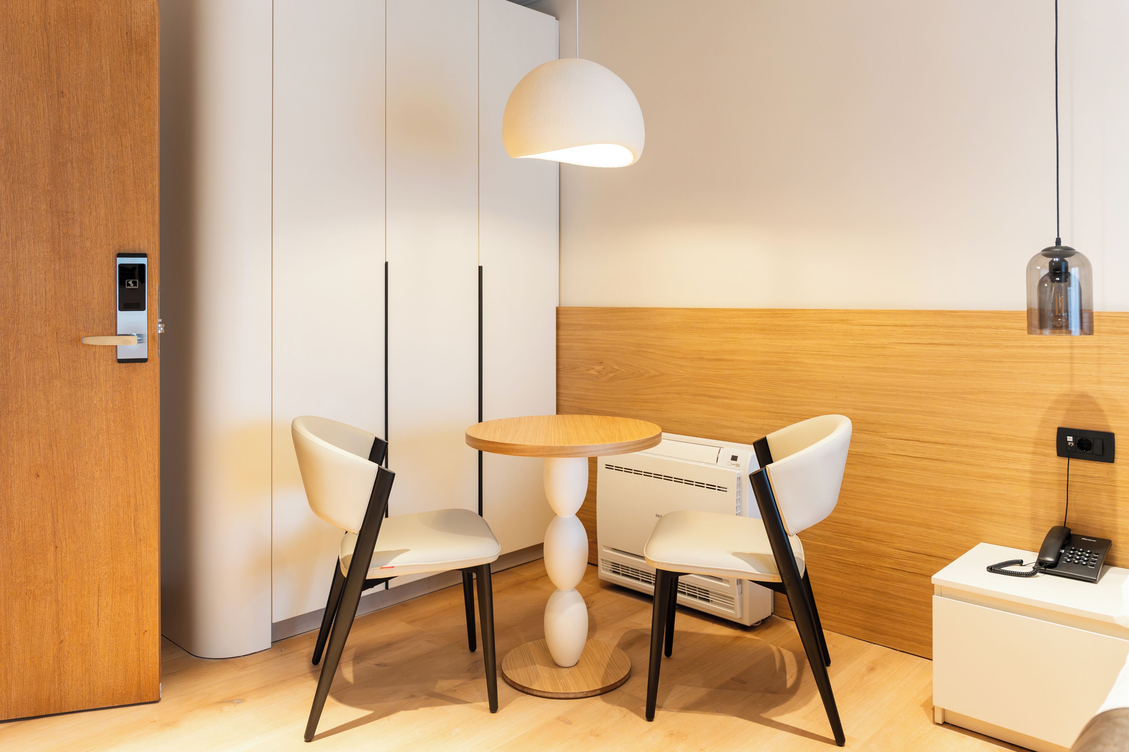 Deluxe Room | In-room dining