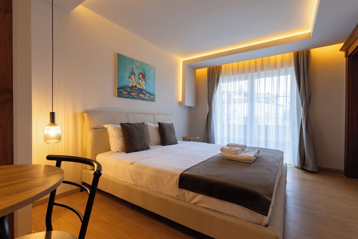 Classic Studio, City View | Desk, laptop workspace, WiFi (free), bed sheets