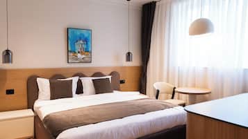 Classic Room | Desk, laptop workspace, free WiFi