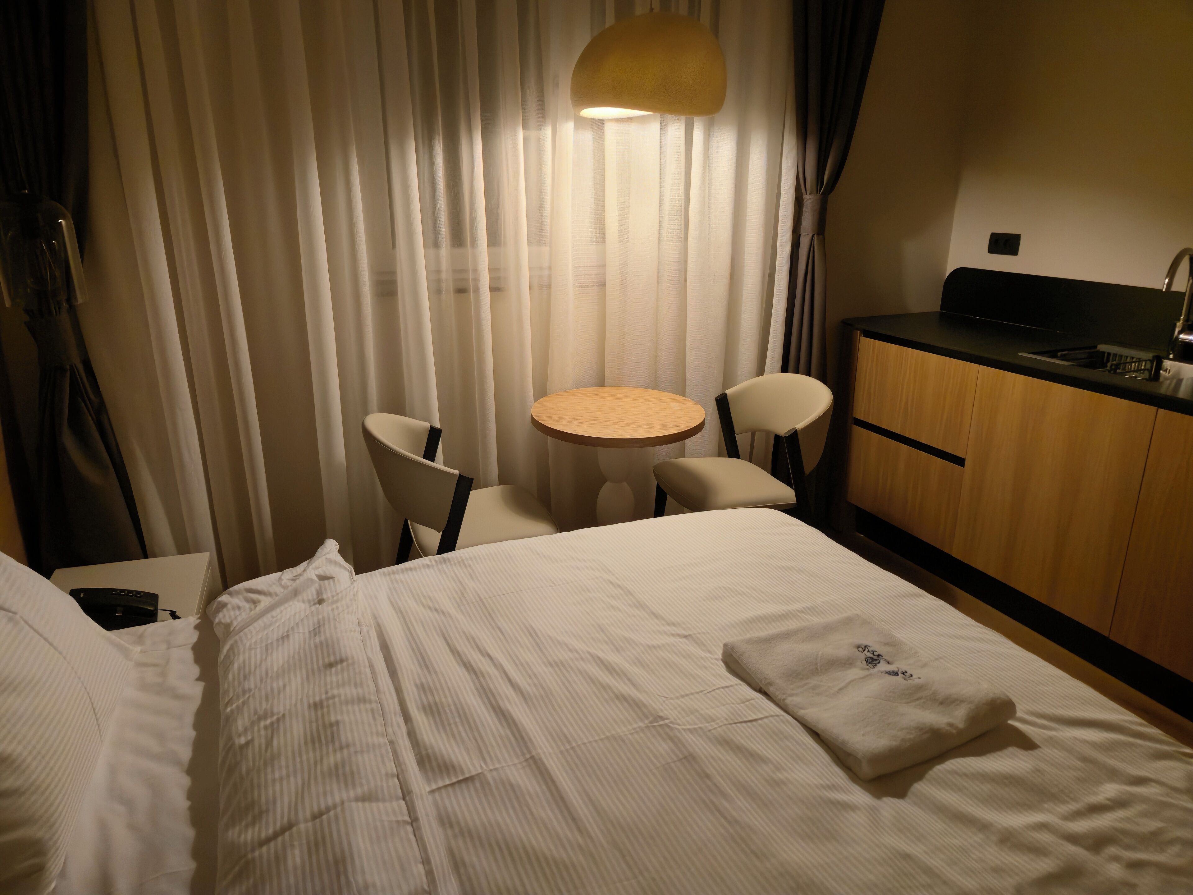 Quarto clássico | Escrivaninha, espaço de trabalho para notebook, Wi-Fi de cortesia