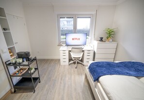 WiFi, bed sheets - FOR 2, kitchen, queen-size bed, fast internet (Dortmund)