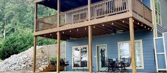 Dora Jean's Lake Front Fishing Cabin w/ boathouse, on Lake Guntersville Sleeps12