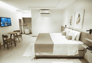 Suíte luxo, vista para a cidade | Wi-Fi de cortesia