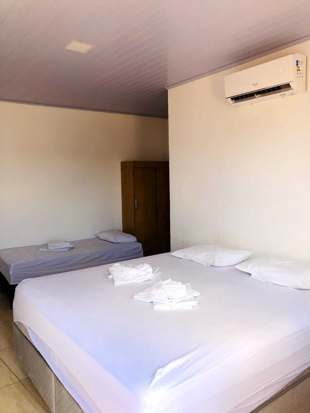 Schreibtisch, laptopgeeigneter Arbeitsplatz, kostenloses WLAN