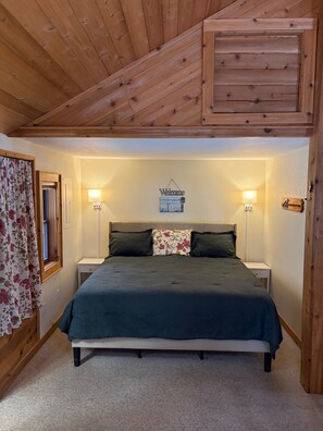 1 bedroom, WiFi, bed sheets - Escape to your Private Spider Lake Retreat (Traverse City)