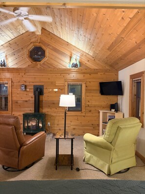 TV, fireplace - Escape to your Private Spider Lake Retreat (Traverse City)