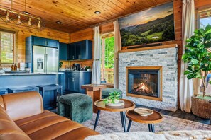 Interior - NEW Upscale 3BR w/ POOL,Hot Tub,Sleeps 8to10,Mountain Views,35m to Park! (Sevierville)