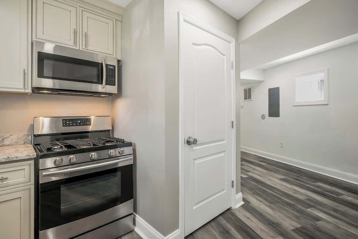 冰箱、微波炉、烤箱、炉灶