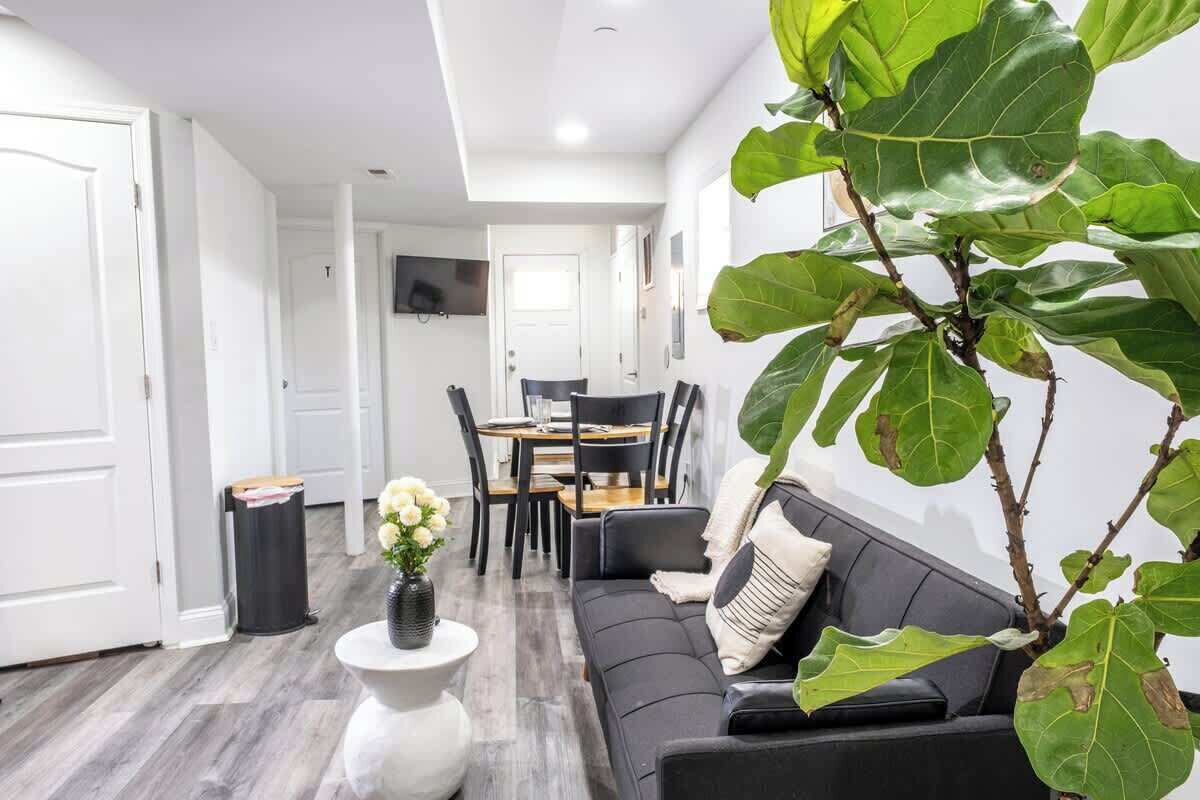 Televisión y oficina 