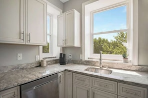 Fridge, microwave, oven, stovetop - Modern Castle Condo w/ Balcony & Fire Pit (Washington)