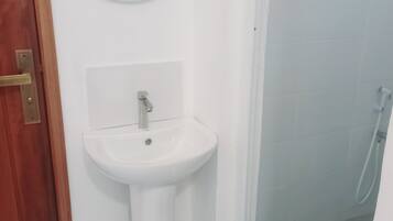 Handtücher, Seife, Toilettenpapier