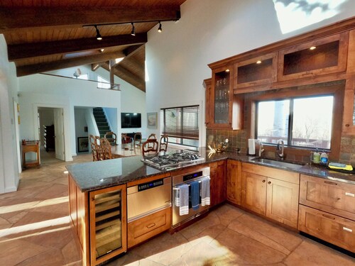 New to rent! Family, Friends and Pet Friendly. Close to slopes and restaurants