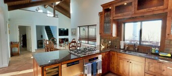 New to rent! Family, Friends and Pet Friendly. Close to slopes and restaurants