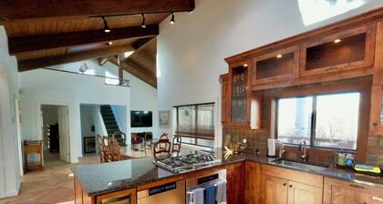 New to rent! Family, Friends and Pet Friendly. Close to slopes and restaurants