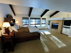 5 bedrooms, travel cot, free WiFi, bed sheets