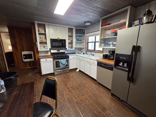 Remote 1 Bedroom Cabin with High Speed Internet and Amenities