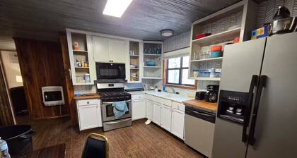 Remote 1 Bedroom Cabin with High Speed Internet and Amenities