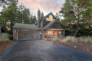 Exterior - Surf S`more Dog Friendly Walking Distance to Beach (Pacific City)