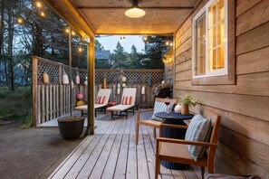 Terrace/patio - Surf S`more Dog Friendly Walking Distance to Beach (Pacific City)