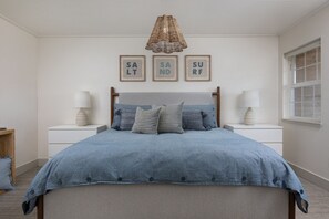 3 bedrooms, WiFi, bed sheets - Surf S`more Dog Friendly Walking Distance to Beach (Pacific City)