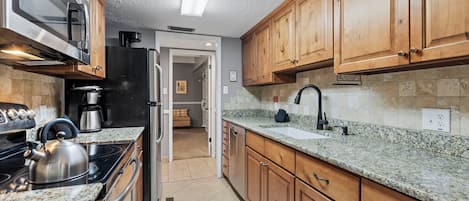 Leilighet, flere senger, terrasse, hageutsikt (Columbine #301) | Eget kjøkken | Spisebord