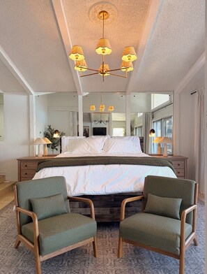 Iron/ironing board, free WiFi, bed sheets - Lakefront Luxury w/ Dock, Great Location! (Vinita)