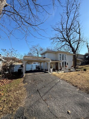 Exterior - Lakefront Luxury w/ Dock, Great Location! (Vinita)