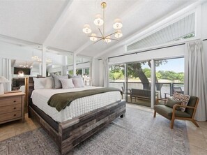 3 slaapkamers, een strijkplank/strijkijzer, gratis wifi, beddengoed