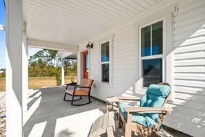 Terrace/patio - Pelican Cove- Family friendly, Pet friendly, Large yard, Firepit, WIFI (Port St. Joe)