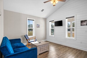 Smart TV, offices - Pelican Cove- Family friendly, Pet friendly, Large yard, Firepit, WIFI (Port St. Joe)