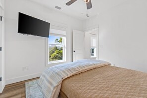 4 bedrooms, iron/ironing board, WiFi, bed sheets - The Salty Bear- Cape San Blas, Community Pool, Family friendly! (Port St. Joe)