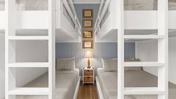 4 bedrooms, iron/ironing board, WiFi, bed sheets