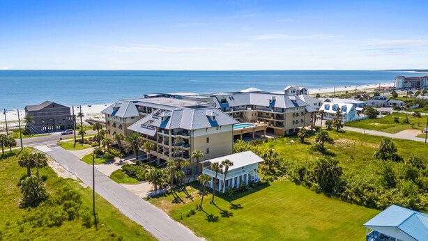 Exterior - Club SeaLaVie- Family friendly, community pool, wifi (Mexico Beach)