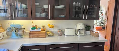 Microwave, oven, stovetop, dishwasher
