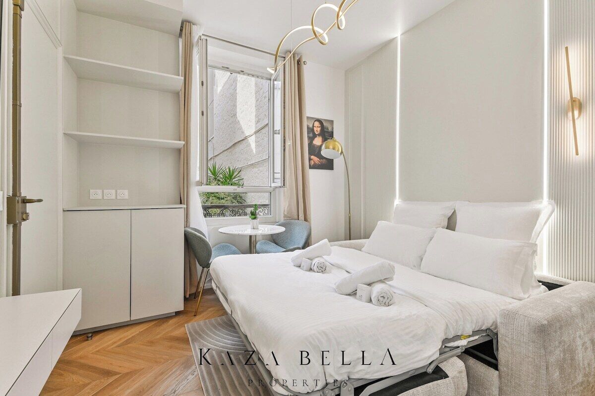 Iron/ironing board, free WiFi, bed sheets