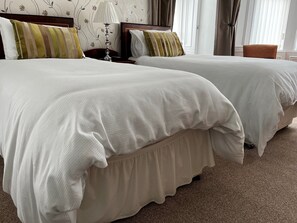 Comfort-Zweibettzimmer, Gartenblick | Schreibtisch, Bügeleisen/Bügelbrett, kostenloses WLAN