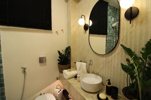 Towels, soap, toilet paper - Refúgio Afeto, in the heart of Rio de Janeiro - a complete and charming apartment. (Rio de Janeiro)