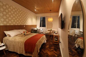 1 bedroom, Internet, bed sheets - Refúgio Afeto, in the heart of Rio de Janeiro - a complete and charming apartment. (Rio de Janeiro)