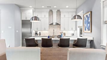 House | In-room dining