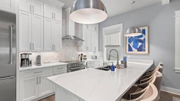 House | Private kitchen | Full-size fridge, microwave, oven, stovetop