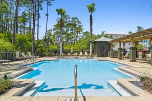 Seasonal outdoor pool, pool loungers - 30A Pet Friendly House - Scissortail  (Seacrest)
