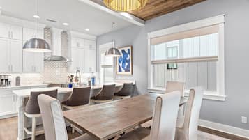 House | In-room dining