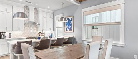 House | In-room dining