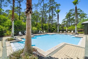 Seasonal outdoor pool, pool loungers - 30A Pet Friendly House - Scissortail  (Seacrest)